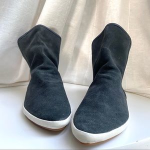 Sanuk Suede Kat Sphynx Ankle Boots